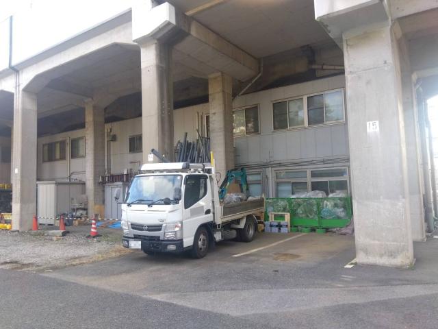 　裏手側駐車スペース