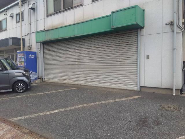 　倉庫入口