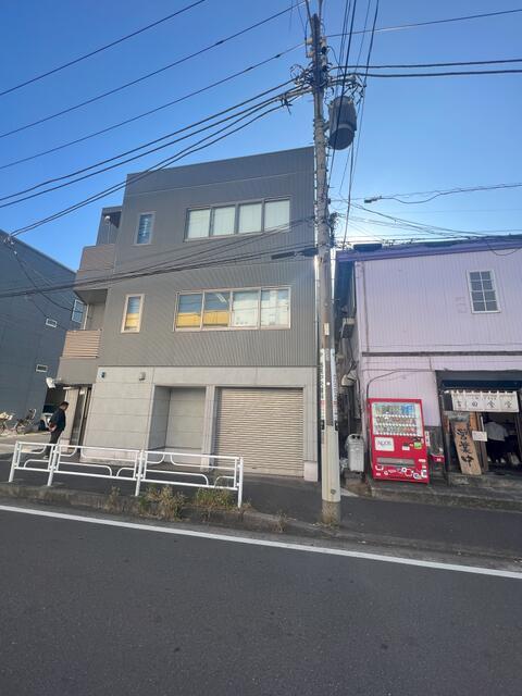 横浜市鶴見区鶴見中央3-4-16-1　貸店舗一部