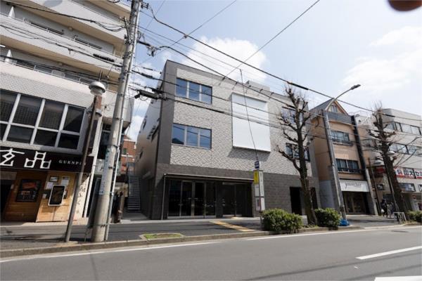 横浜市青葉区青葉台1-15-13