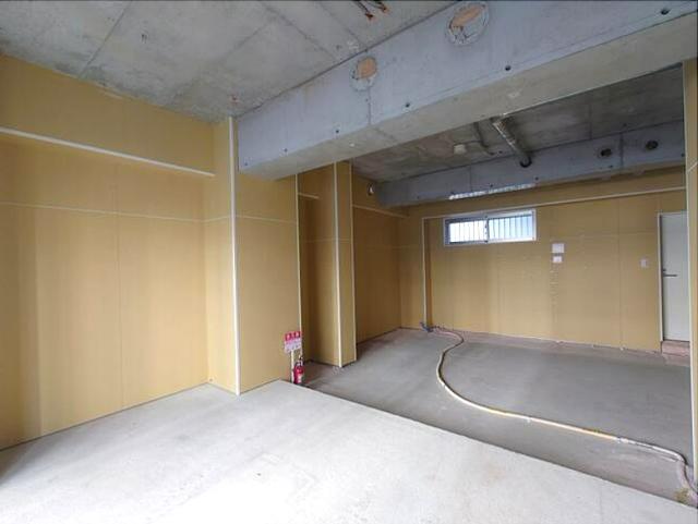 　室内（スケルトン）