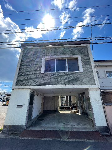 　別棟1階ビルトイン駐車場・2階事務所