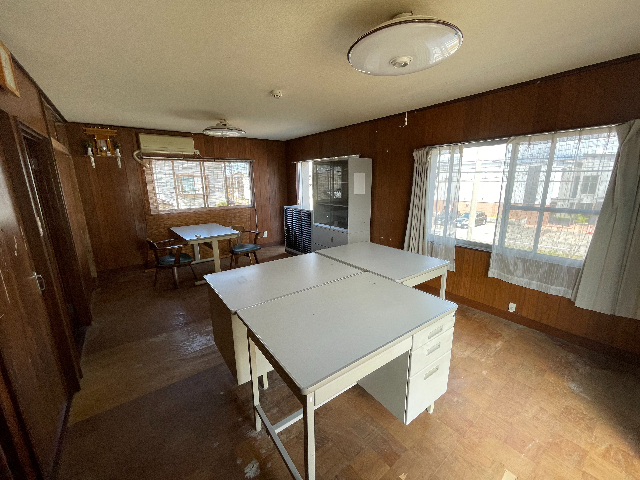 　2階洋室・元事務所として使用