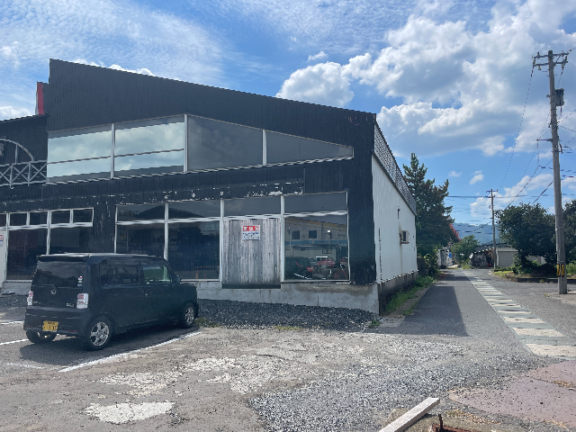 　西側からも車の出入り可能です。