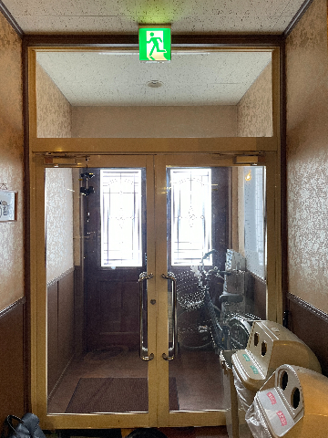 　1F店舗玄関（風除室）