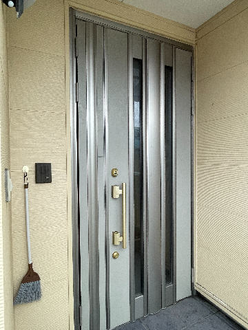 　２F玄関ドア