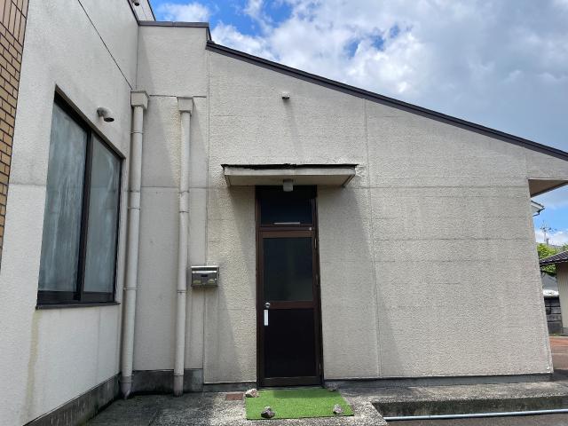 　裏口・事務所入口